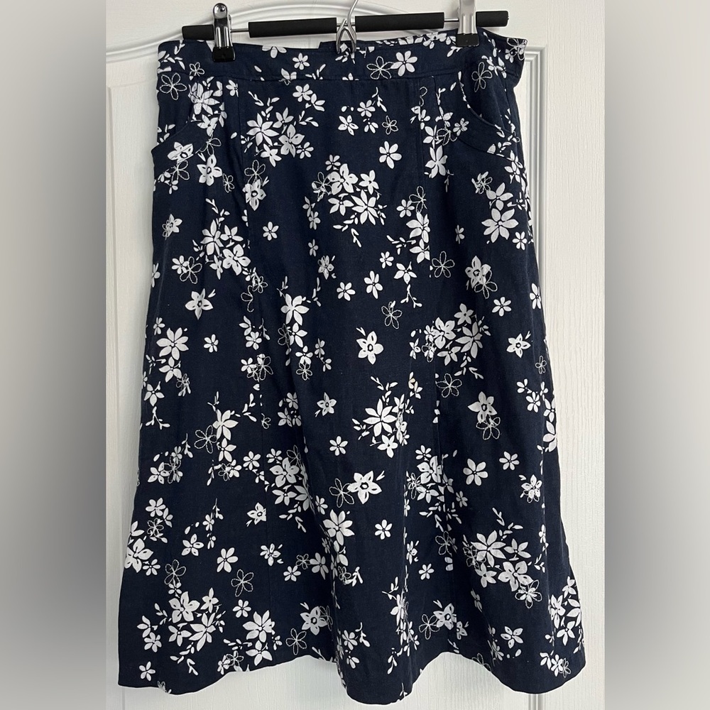 Christopher & Banks Linen Floral Navy and White Women's A-line Skirt Sz 6
